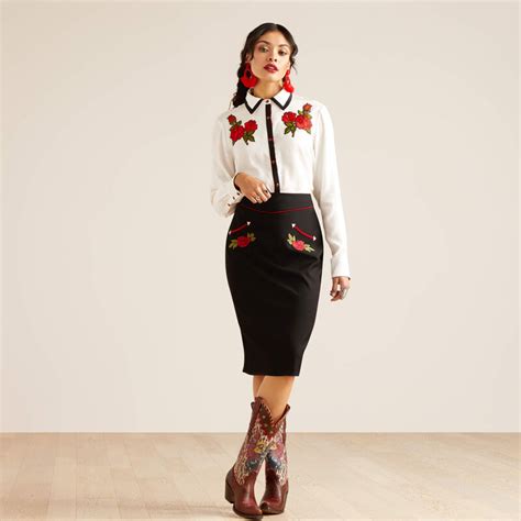 Rodeo quincy - Rodeo Quincy's clothing, boots and rodeo belts are fun and fashionable. Our designs combine beautiful Spanish embroidery, fringe, and extraordinary detail. 